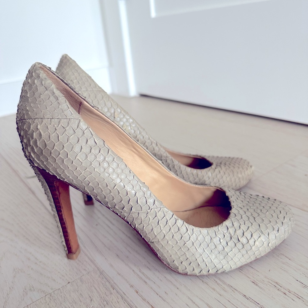 Pour la Victoire Vero Cuoio grey leather heels